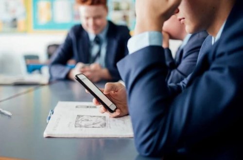 Avstriyada ibtidai və orta məktəblərdə telefon istifadə edilməyəcək