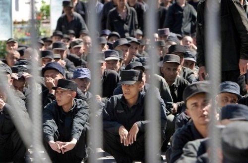 Özbəkistan Prezidenti 488 məhkumu əfv edib