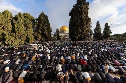 120 min fələstinli Əl-Əqsa məscidində namaza qatılıb