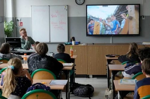 WhatsApp qrupunda məktəb rəhbərliyini tənqid edən valideynlər saxlanılıb