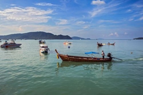 Tailandda turistləri daşıyan kater partlayıb