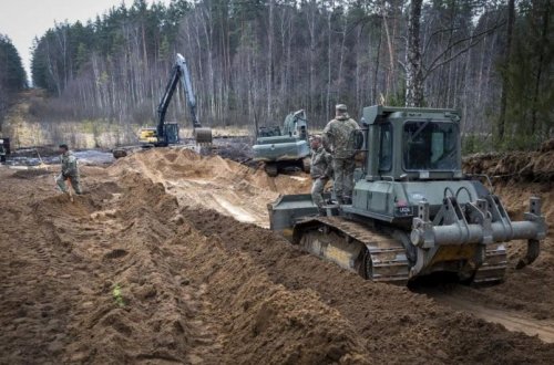 Amerikalı hərbçilər Litvada maşını bataqlıqdan çıxarmağa çalışarkən həlak olublar