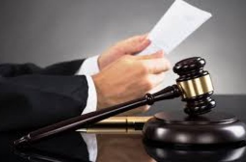 Həbsdən azad olunan sabiq başçının arvadı Şüvəlandakı bağa görə məhkəməyə üz tutdu