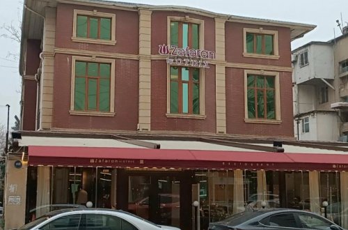 Sakinləri aldadıb, binanın həyətində restoran tikdilər: 