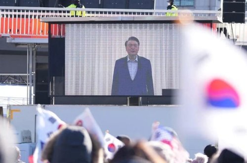 İşdən çıxarılan prezident ictimaiyyətdən üzr istəyib: Gözləntilərinizi doğrulda bilmədim