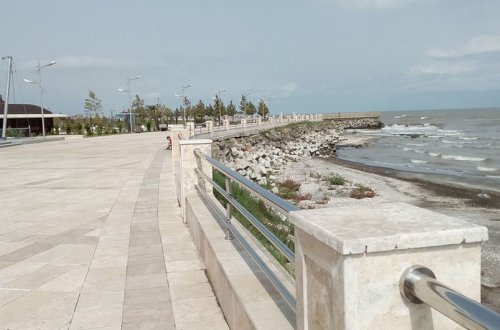 Bulvarda sudan meyit çıxarılıb