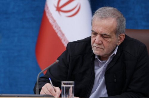 Məsud Pezeşkian köməkçisini lüks səyahətə getdiyi üçün işdən çıxardı