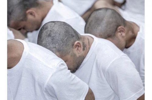 İtkin düşən qardaşını şəkildə tapdı: Onu boynundakı döymədən tanıyıb