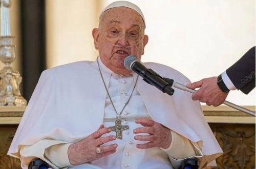 2 həftə əvvəl evə buraxılan Papadan sürpriz: Vatikanda xalqı salamladı 