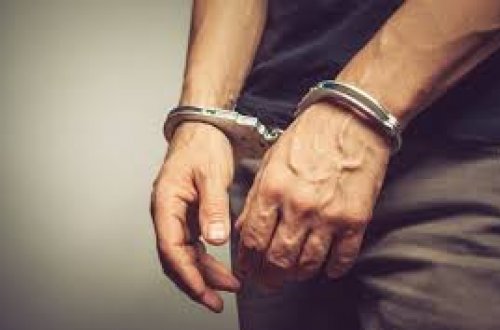 Qaçaqmalçılara rüşvət müqabilində kömək etməkdə təqsirləndirilən gömrükçülər həbs edilib