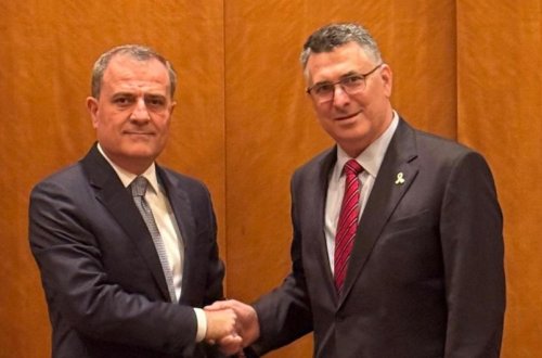 Bayramov və Saar BƏƏ-də ikitərəfli əlaqələrin inkişafını və Cənubi Qafqazda sülh prosesini müzakirə ediblər