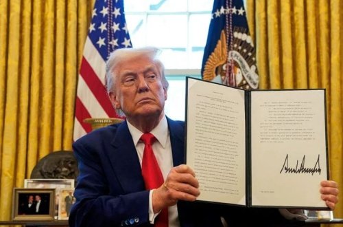 Trampdan yeni fərmanlar: Bu dəfə o, tənqidçilərini hədəfə alıb 