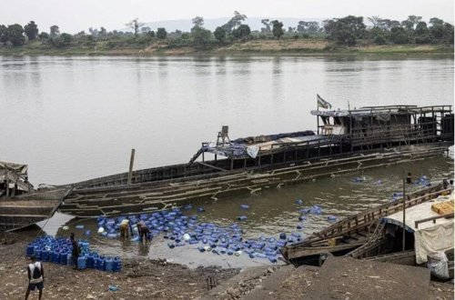 Konqo çayında qayıq aşıb, 50 nəfər ölüb