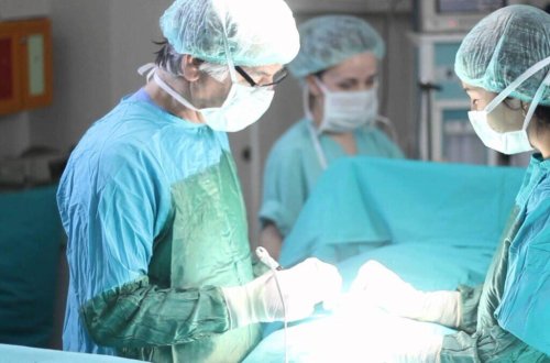 Bakıda estetik prosedurdan sonra qadının burnu çürüdü