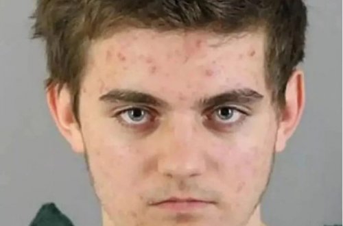 Trampı öldürmək üçün anasını və ögey atasını öldürdü