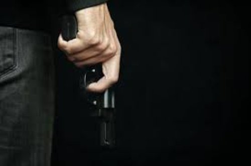 Bakıda DƏHŞƏTLİ İNTİHAR: Atasının silahı ilə özünü güllələdi