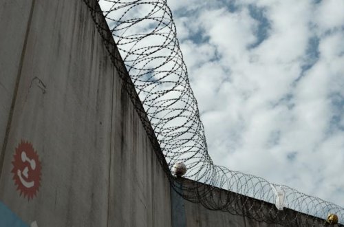 Fransada həbsxanalara hücum - Avtomobillər yandırıldı