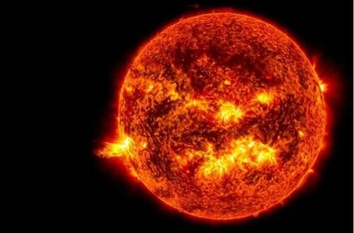 Günəşdə iki partlayış: Yerə doğru fırtına 