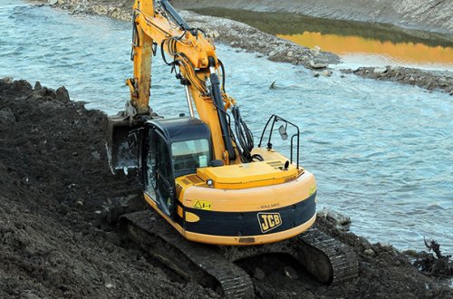 Sel ekskavatoru apardı: 1 nəfər öldü, 3 yaralı var
