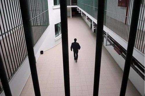 Nyu Yorkda 10 mühafizəçi məhbusu döyərək öldürüb