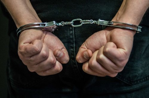 Tanışına hədə-qorxu gəlib 170 min manata yaxın pul almaqda şübhəli bilinən şəxs saxlanılıb