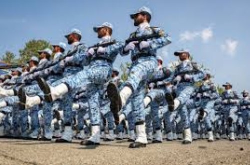 İranda ordu gününə həsr olunan hərbi parad keçirilib