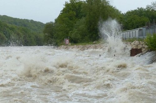 Bəzi çaylarda suyun səviyyəsi artıb