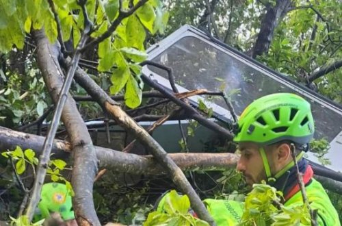 İtaliyada dəhşətli qəza: Kanat yerə çırpıldı