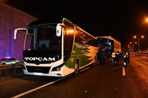 Türkiyədə ağır yol qəzası baş verib, xəsarət alanlar var