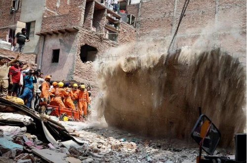 Hindistanda dördmərtəbəli bina uçub, 11 nəfər ölüb