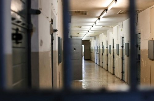 Ermənistanda məhbus özünü asıb