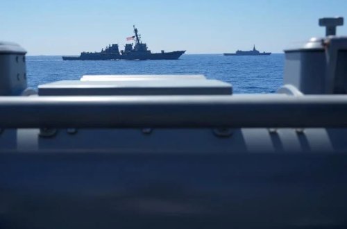 Cənubi Çin dənizində gərginlik: İki donanma üz-üzə gəlib 