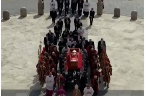 Papa Fransiskin cənazəsi Müqəddəs Pyotr Bazilikasına aparıldı