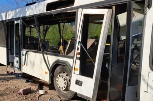 Ruslar işçiləri daşıyan avtobusa hücum etdi