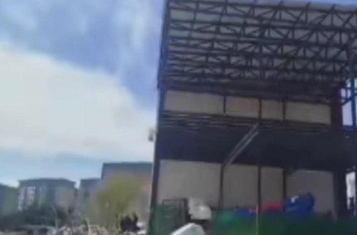 Nizami rayonu Babək prospektində dəmir konstruksiyalı obyekti kim tikdirir?