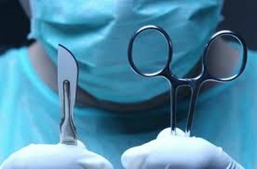 Fransada cərrah 20 sm-lik aləti xəstənin qarnında unudub