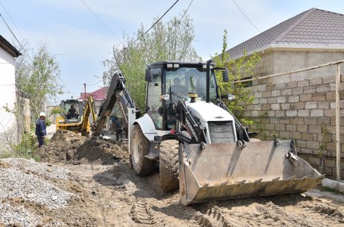 Şağanda drenaj xətti çəkilir, Binə qəsəbəsində küçələr sudan təmizlənir – Videoreportaj