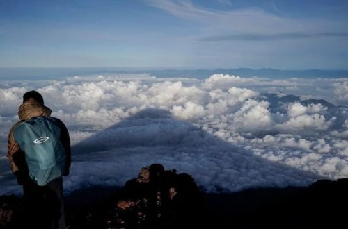 Dağda qaldı, telefonu üçün qayıtdı: Alpinist 4 gündə iki dəfə xilas oldu