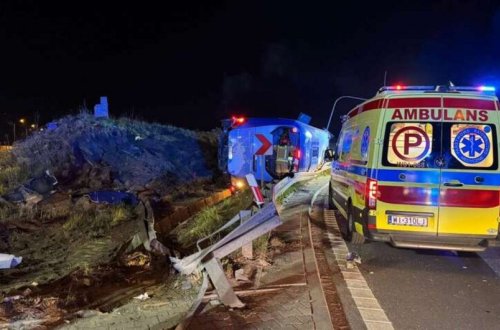 Varşava yaxınlığında ukraynalıları daşıyan avtobus aşıb, çoxlu sayda yaralı var