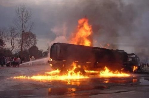 Pakistanda yanacaq tankeri partlayıb, 2 nəfər ölüb