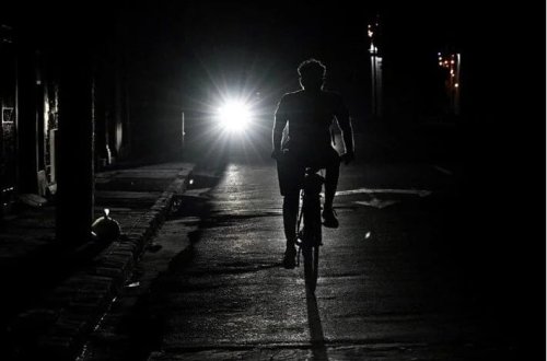 Elektrik kəsilməsi 5 nəfərin həyatına son qoydu: Avropada xaos davam edir