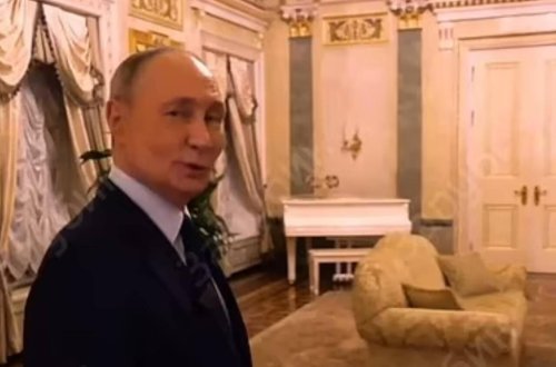 Putin ilk dəfə iş otağını göstərdi - VİDEO