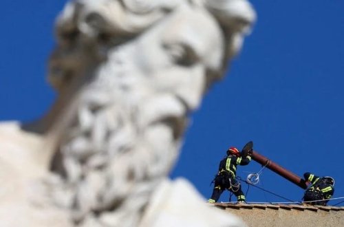 Vatikan seçkiyə hazırlaşır: Kilsənin taleyini bacadan çıxan tüstü müəyyən edəcək