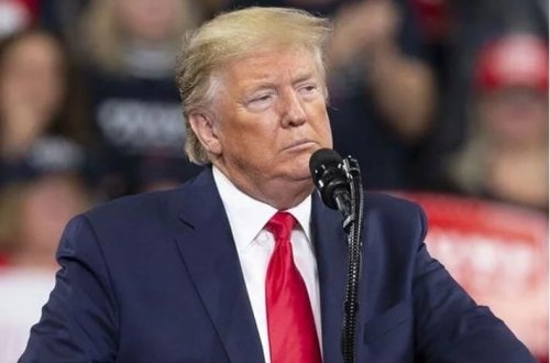 Tramp ölkəsinə qayıtmaq istəyən mühacirlərə min dollar verir