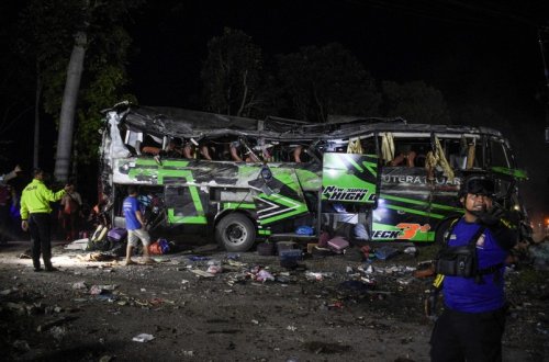 İndoneziyada yol qəzası nəticəsində 12 nəfər ölüb