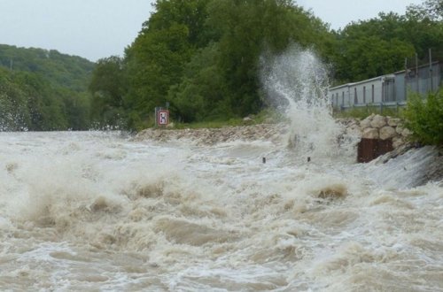 Növbəti üç gündə bəzi rayonlarda leysan yağacaq, çaylardan sel keçəcək - XƏBƏRDARLIQ