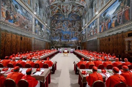 Kardinallar Sikstin kapellasına qayıdırlar