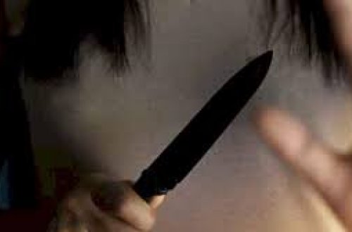 Ərinin sevgilisi ilə mübahisə etdi, oğluyla birlikdə döyüldü, adam bıçaqladı