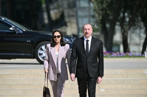 Prezident və birinci xanım faşizm üzərində Qələbə uğrunda mübarizədə həlak olan azərbaycanlıların xatirəsini anıblar - YENİLƏNİB