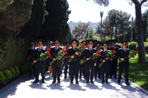 Prokurorluq əməkdaşları Fəxri Xiyabanı ziyarət edib